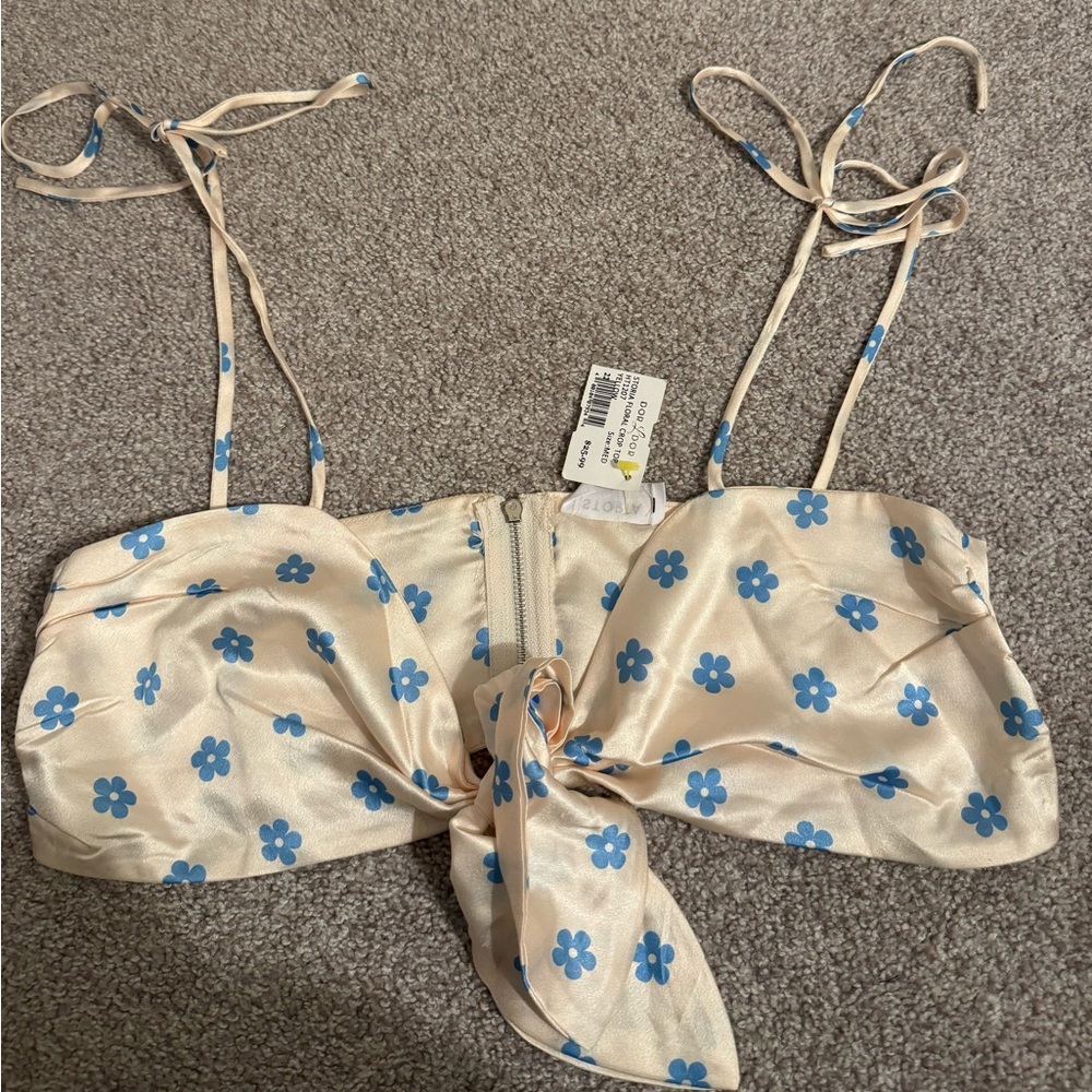 New with tags, tie  front crop top
